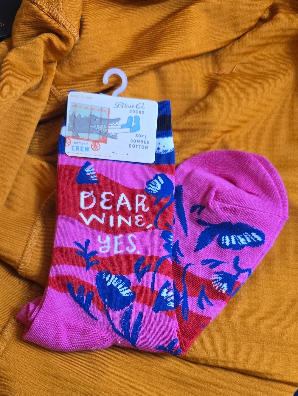Blue Q Women's 'Dear Wine, Yes' Pink Crew Socks Floral Bright Gift